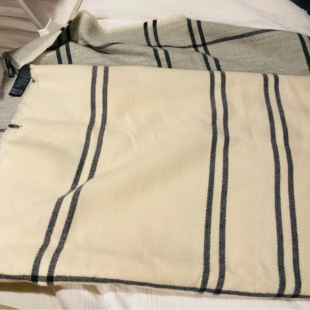 ZARA super soft blanket scarf shawl plaid cream gray wrap - Picture 2 of 4